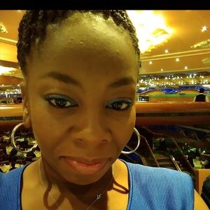 Meet your Posher, Latonya